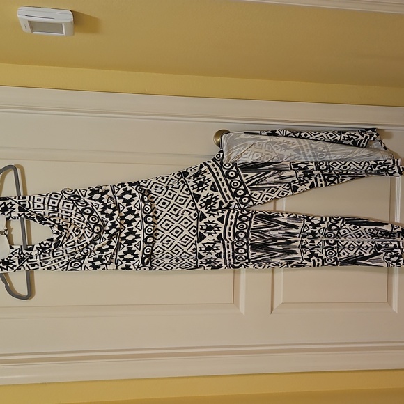 CATO jumpsuit NWT Black white Splits in front legs size (8) pretty Geometrics - Picture 1 of 11